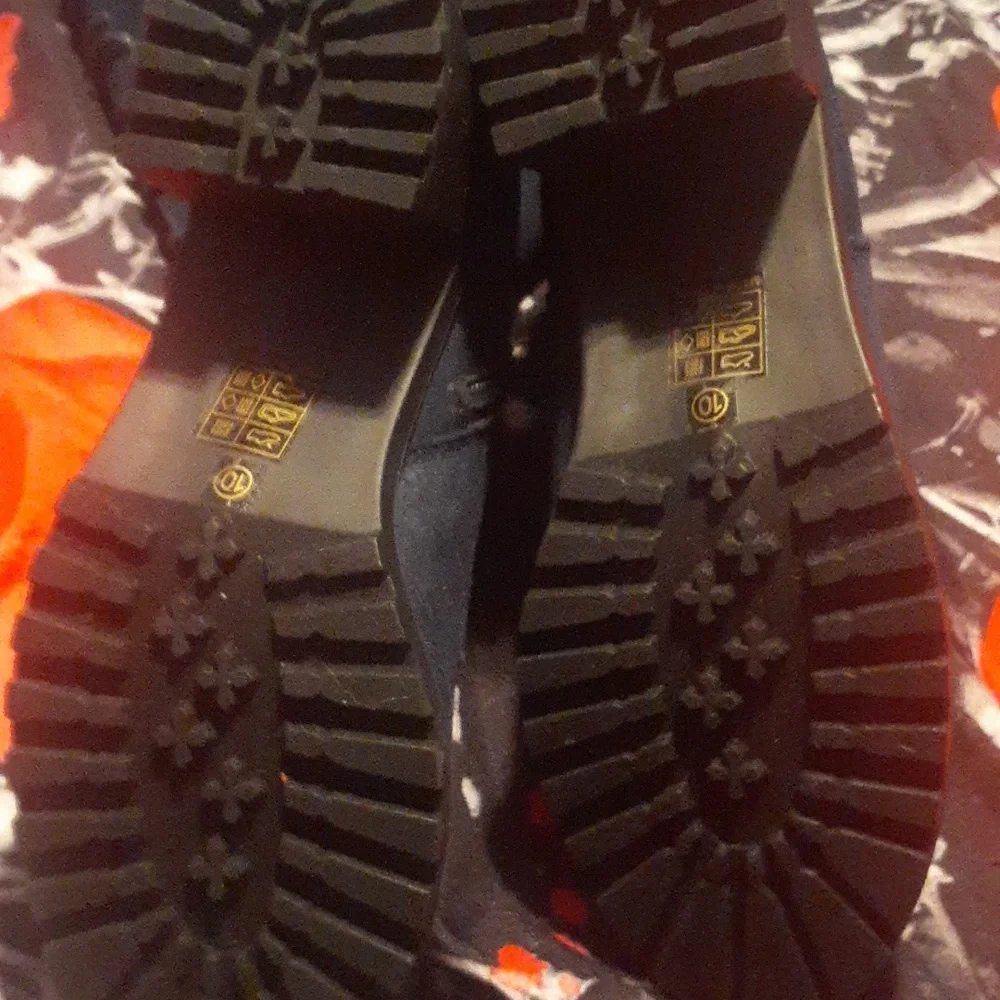 Boots - Picture 6 of 7